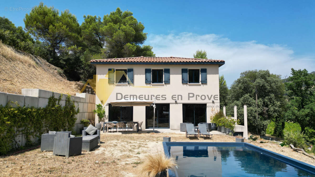 Vue imprenable sur les Dentelles de Montmirail, piscine, prestations modernes et excellente performance énergé - photo 2