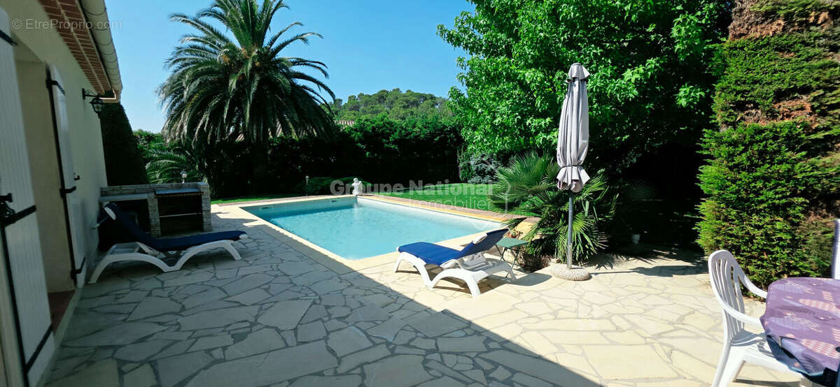 Maison de 151m², piscine, vue et terrain de 1527m² - photo 2