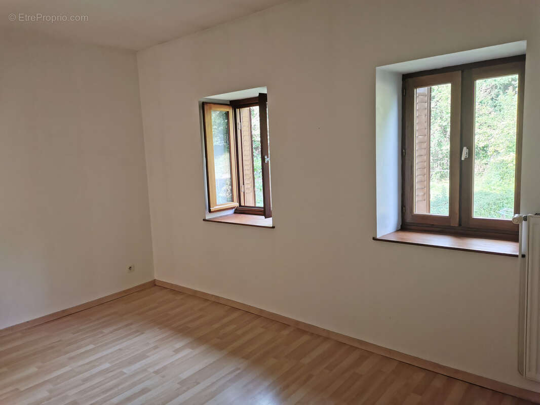 Maison à MONTAGNIEU