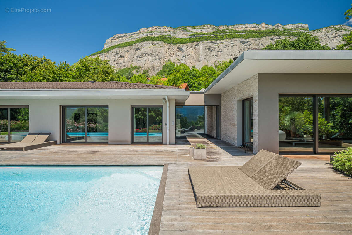 Maison à MEYLAN
