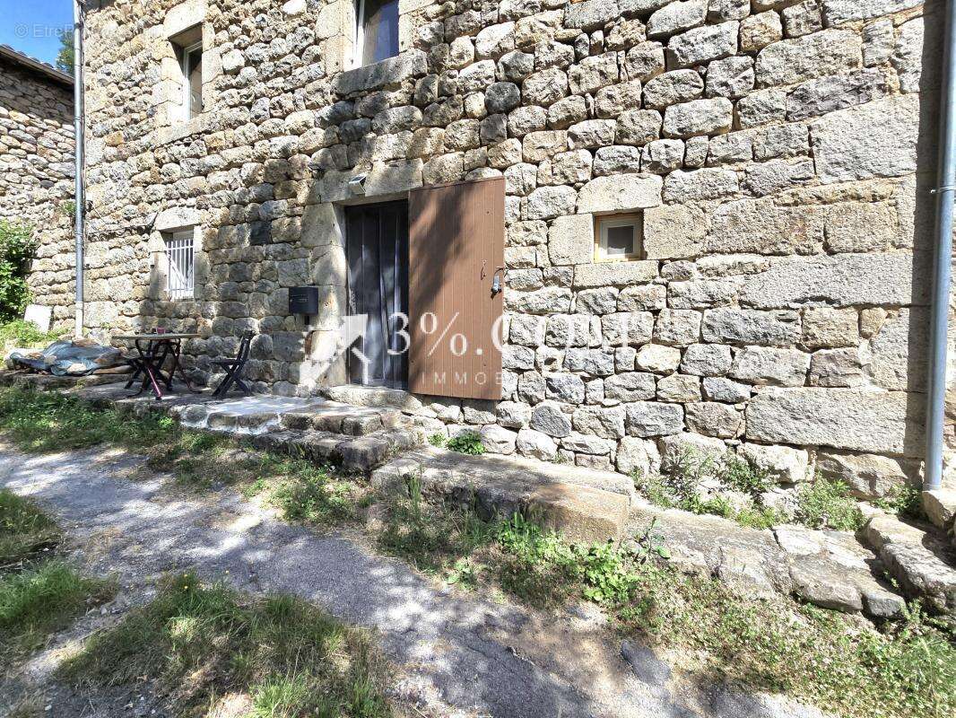 Gîte meublé 2 à 4 personnes de 36m2 dans bâtisse en pierre - photo 7