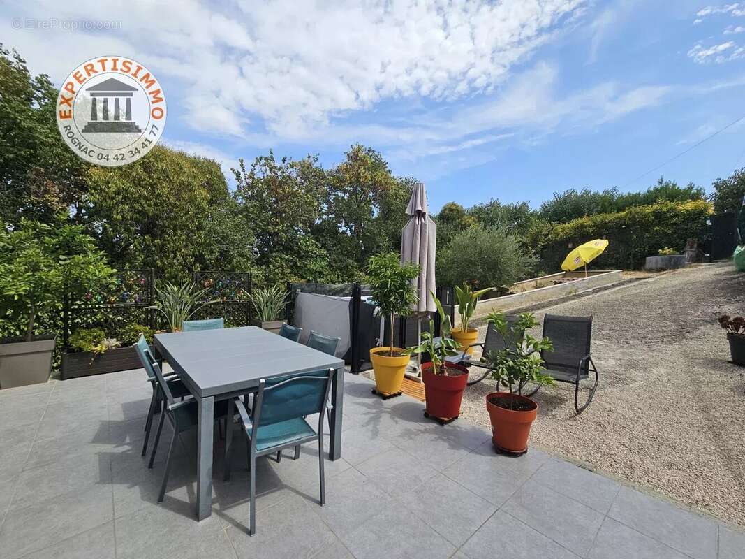 Maison à vendre à velaux (13880) — 110 m² avec 4 chambres, grand jardin de plus de 700 m², terrasse et aucun vis-à-vis - photo 2