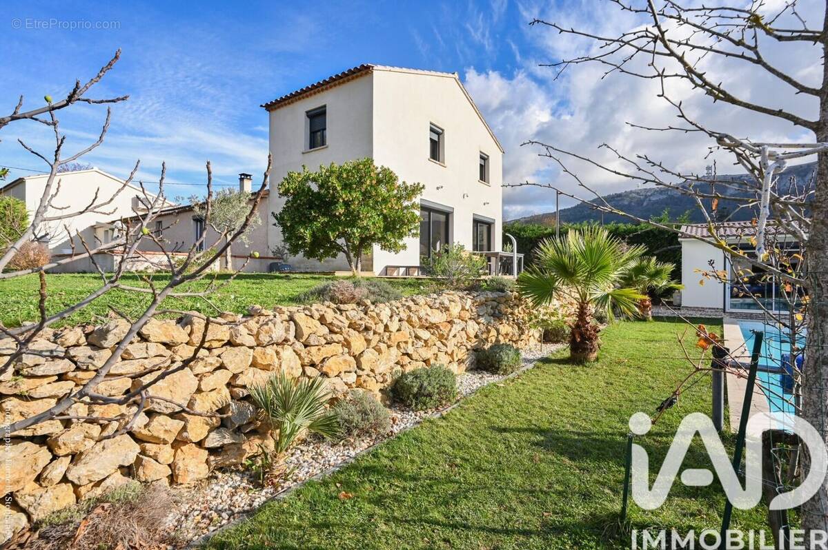 Photo 1 - Maison à PLAN-D'AUPS-SAINTE-BAUME