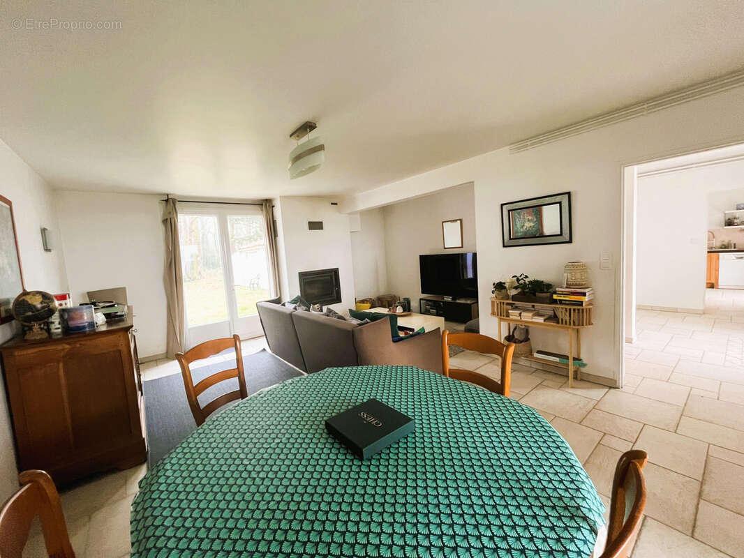 Maison à CHENAC-SAINT-SEURIN-D'UZET