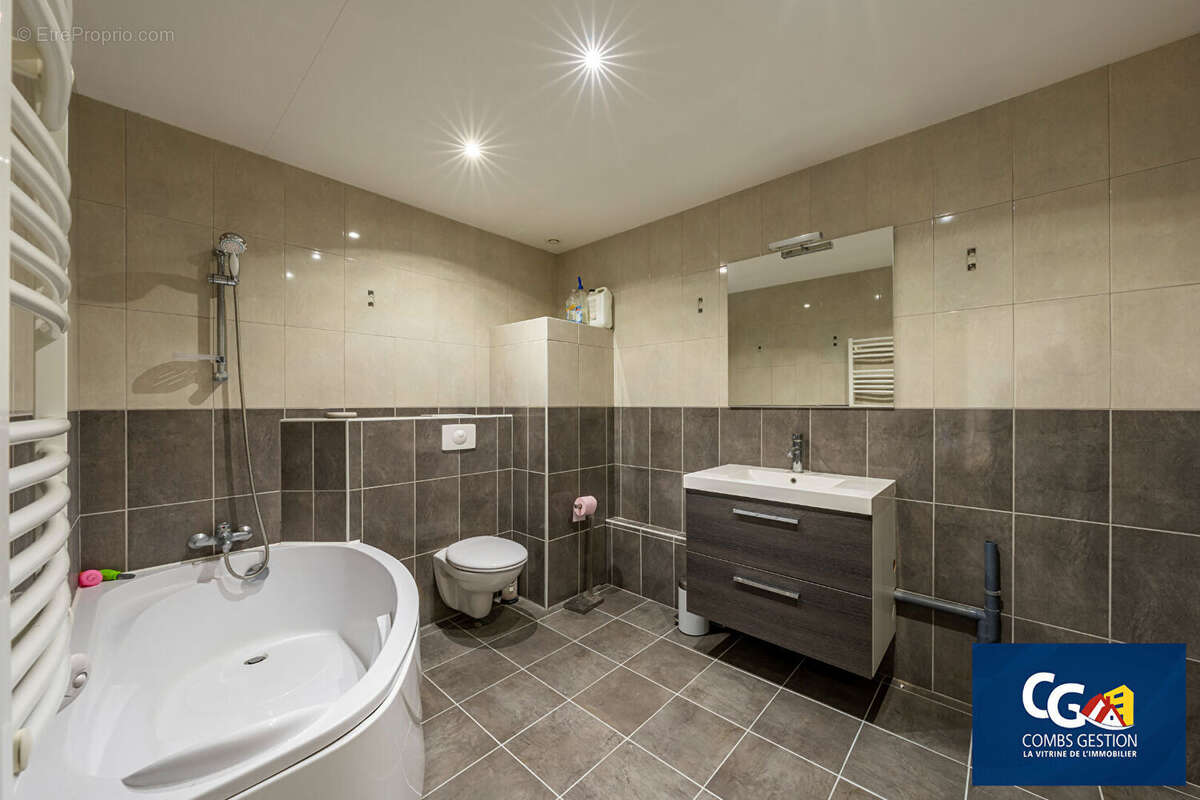 Ensemble immobilier avec dépendances Vue dégagée sur les champs - photo 8