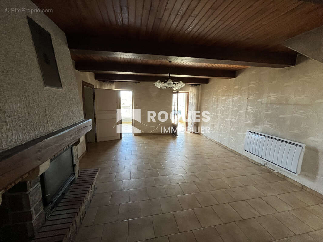 Maison à CASTANET-LE-HAUT
