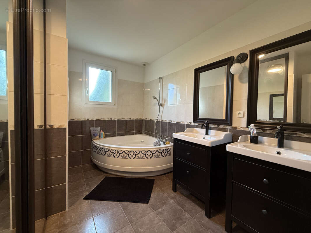 Maison à MONCE-EN-BELIN