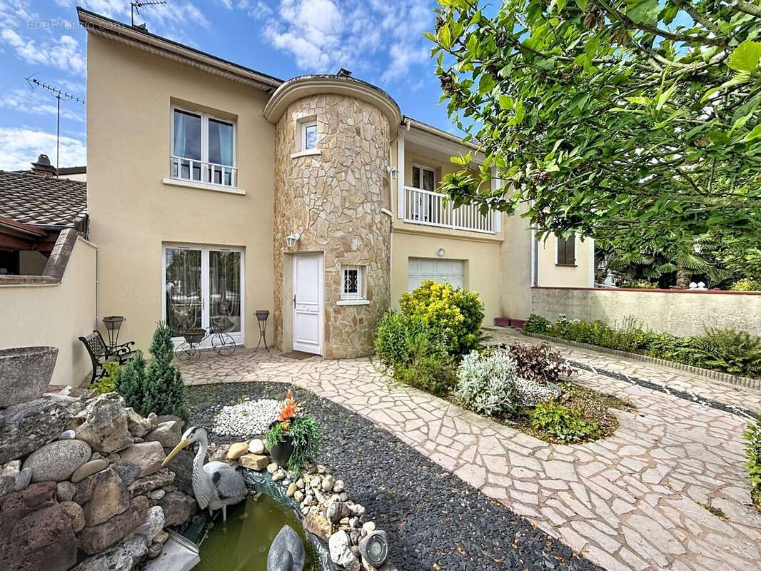 Maison à CHENNEVIERES-SUR-MARNE