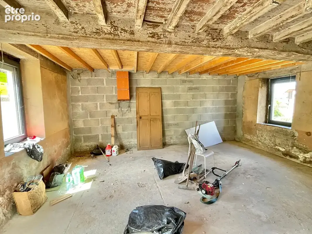 Maison de 90 m² à SAINT-CHEF (intérieur à rénover) - photo 7