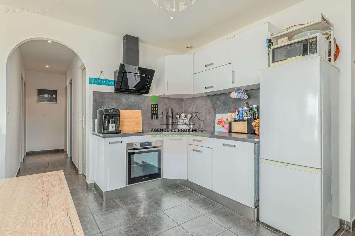 Appartement à NEYRON