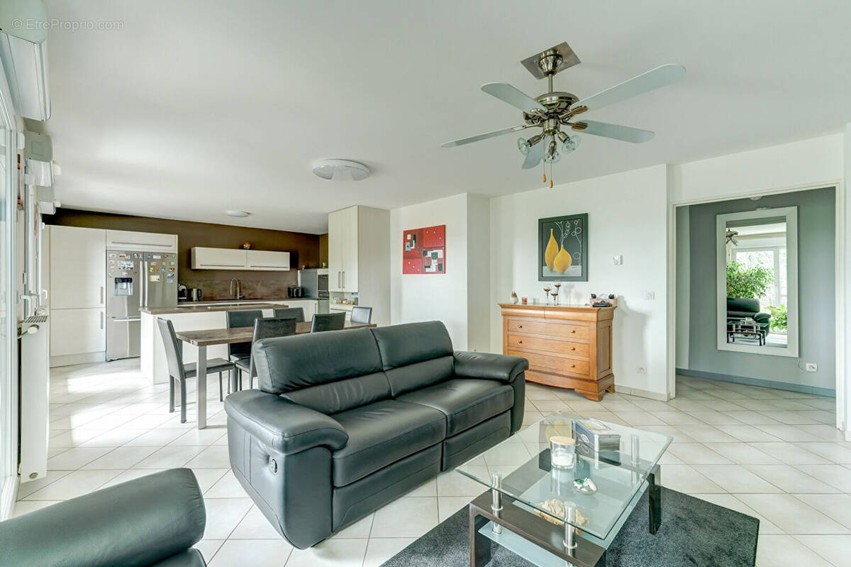 Appartement à DECINES-CHARPIEU