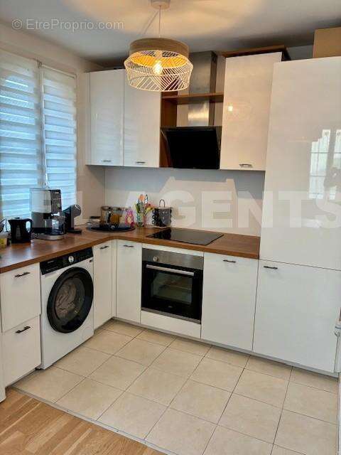 AAA - Appartement à BAILLY-ROMAINVILLIERS