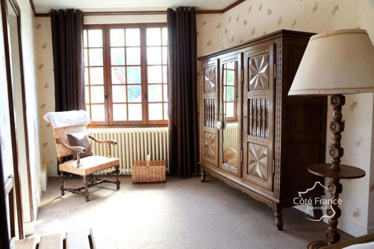 Commerce à MEZIERES-SUR-OISE