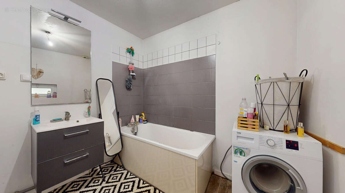 Appartement à HYEVRE-PAROISSE