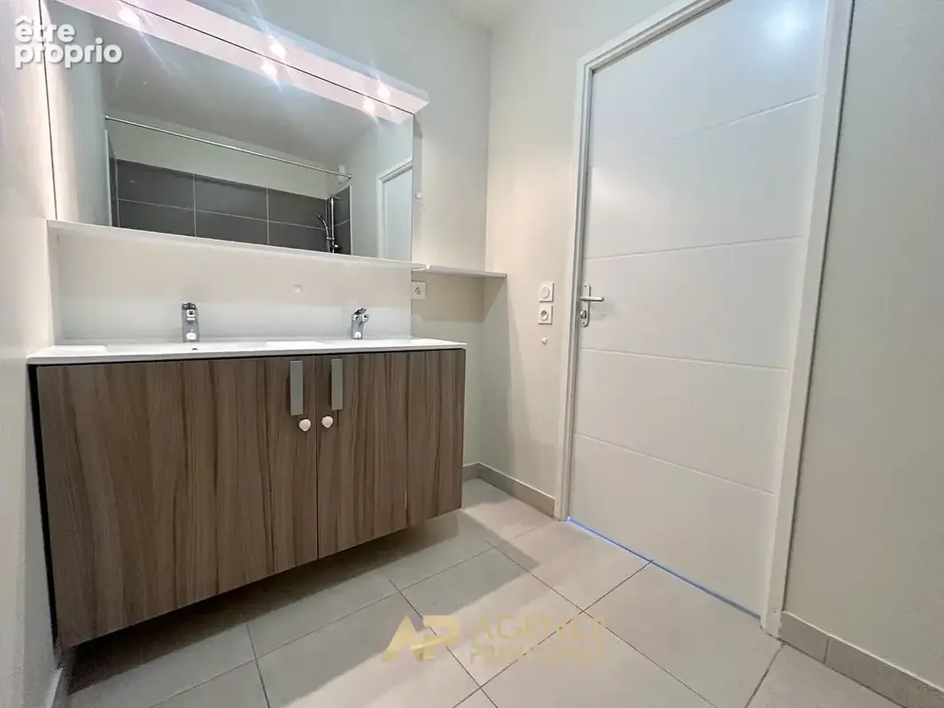 La Rochelle - La Pallice - Appartement T3 de 62 m² avec terrasse, ascenseur et parking - photo 17