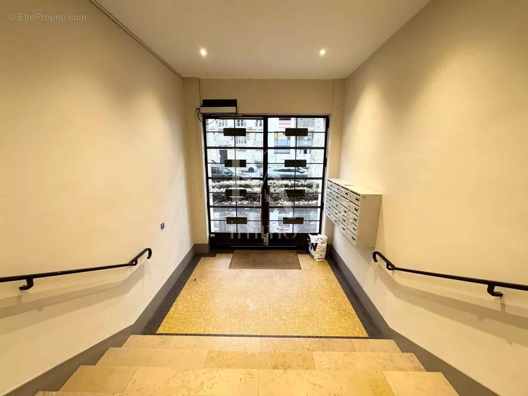 Appartement à NEUILLY-SUR-SEINE