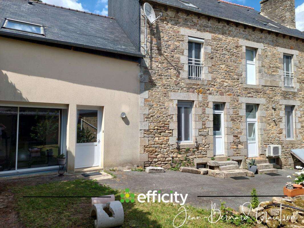 Maison à SAINT-NICOLAS-DU-PELEM