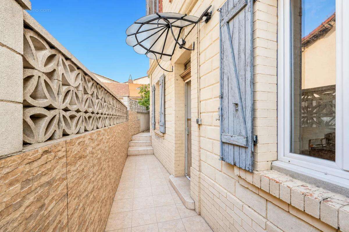 Maison de 183 m² avec dépendances - photo 16