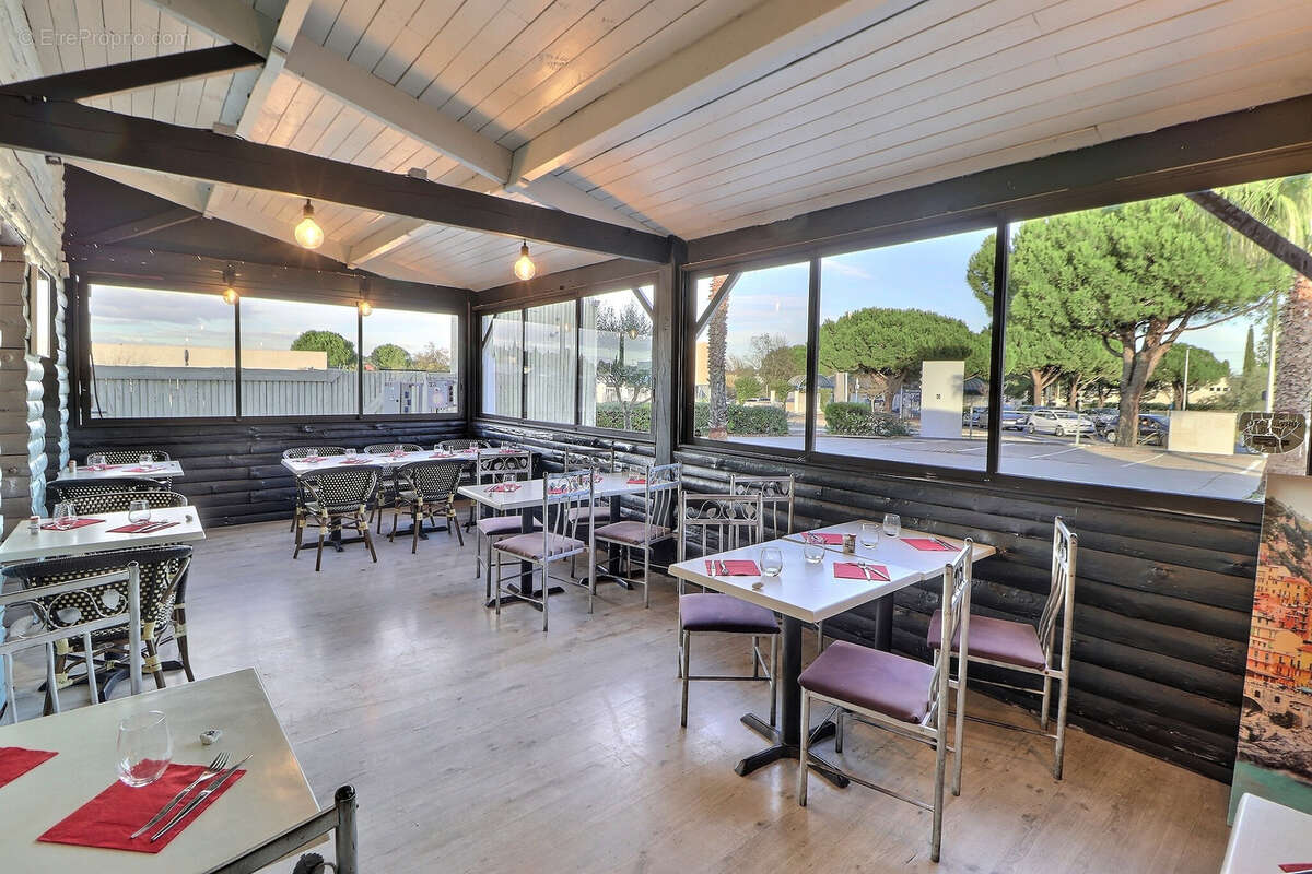 Commerce à SAINT-JEAN-DE-VEDAS