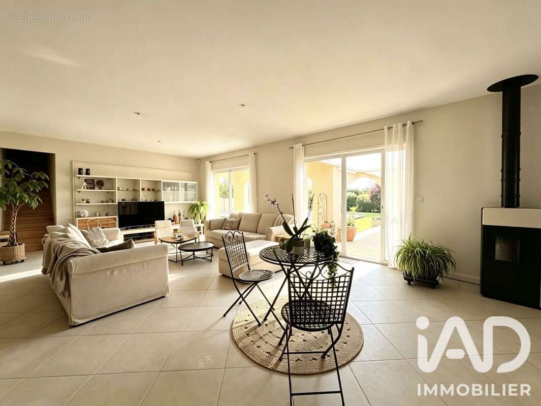 Maison 260 m² à Buxerolles  - photo 7
