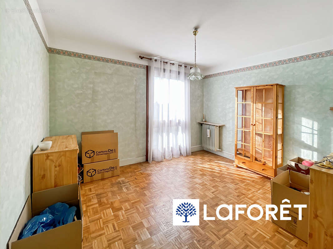 Appartement à SAINTE-GENEVIEVE-DES-BOIS