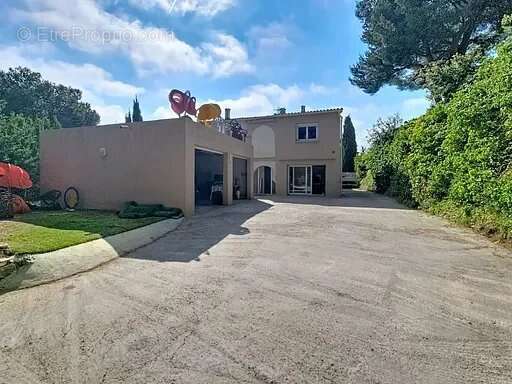 Maison à SAINT-LAURENT-DU-VAR