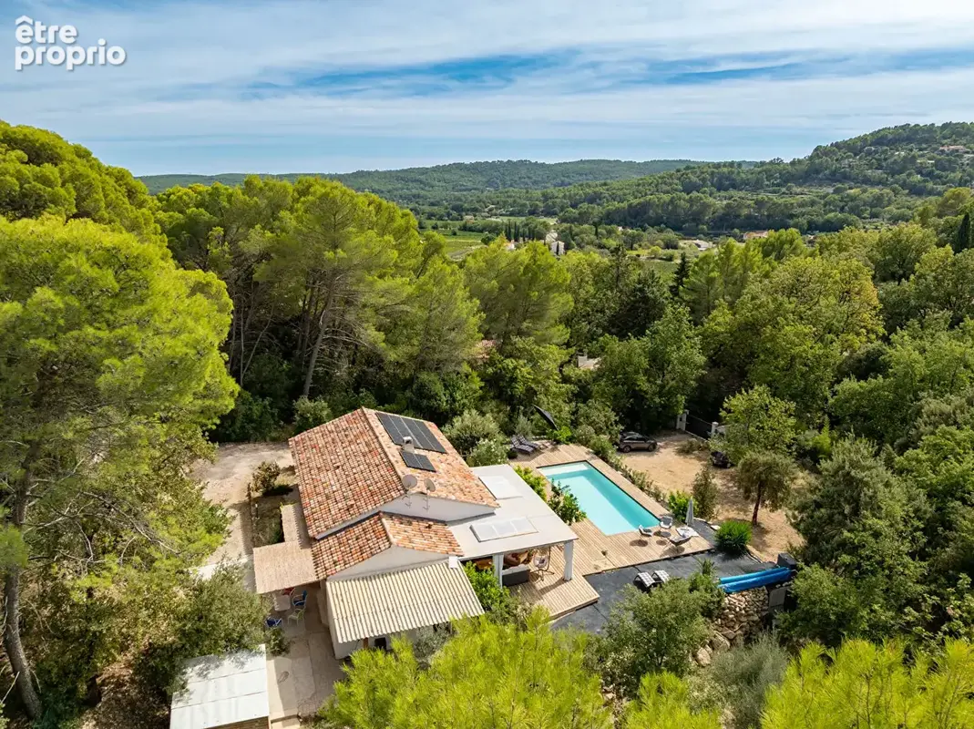 A VENDRE EN EXCLUSIVITÉ ! FIGANIÈRES Maison de plain-pied 126 m² 3 chambres Piscine et terrain de 2074 m² - photo 3