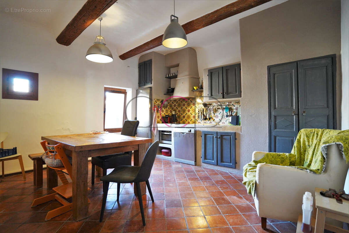Maison à VENTABREN
