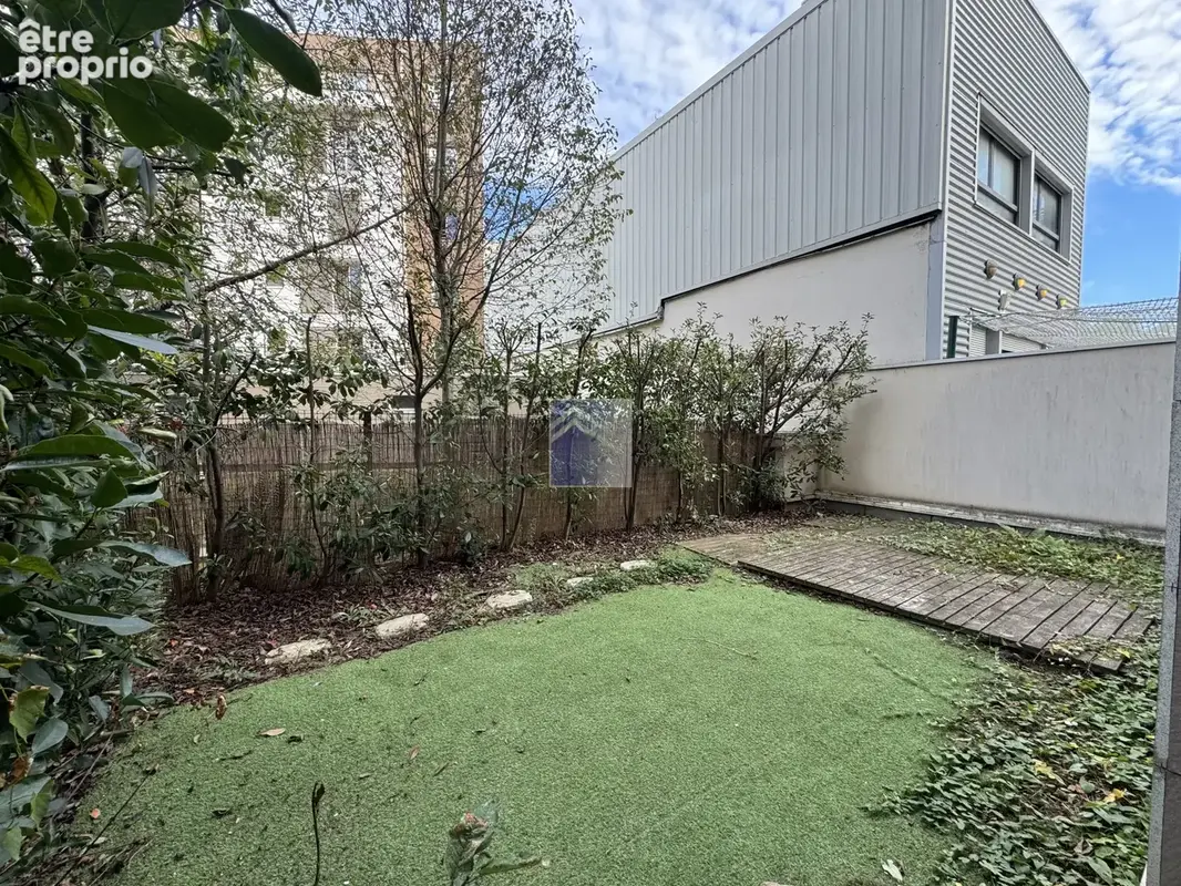 Courbevoie - RDJ - 2 pièces - 55.7m2 - Jardin 49m2- calme absolu ! Cave et Parking - photo 4