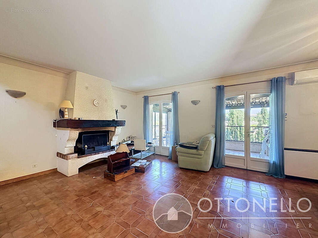 Maison à ROQUEBRUNE-SUR-ARGENS