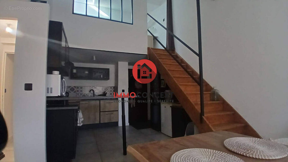 Appartement à BAGNOLS-SUR-CEZE