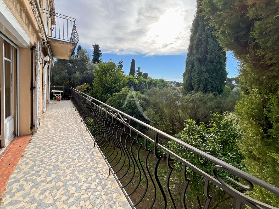 Appartement à MOUGINS