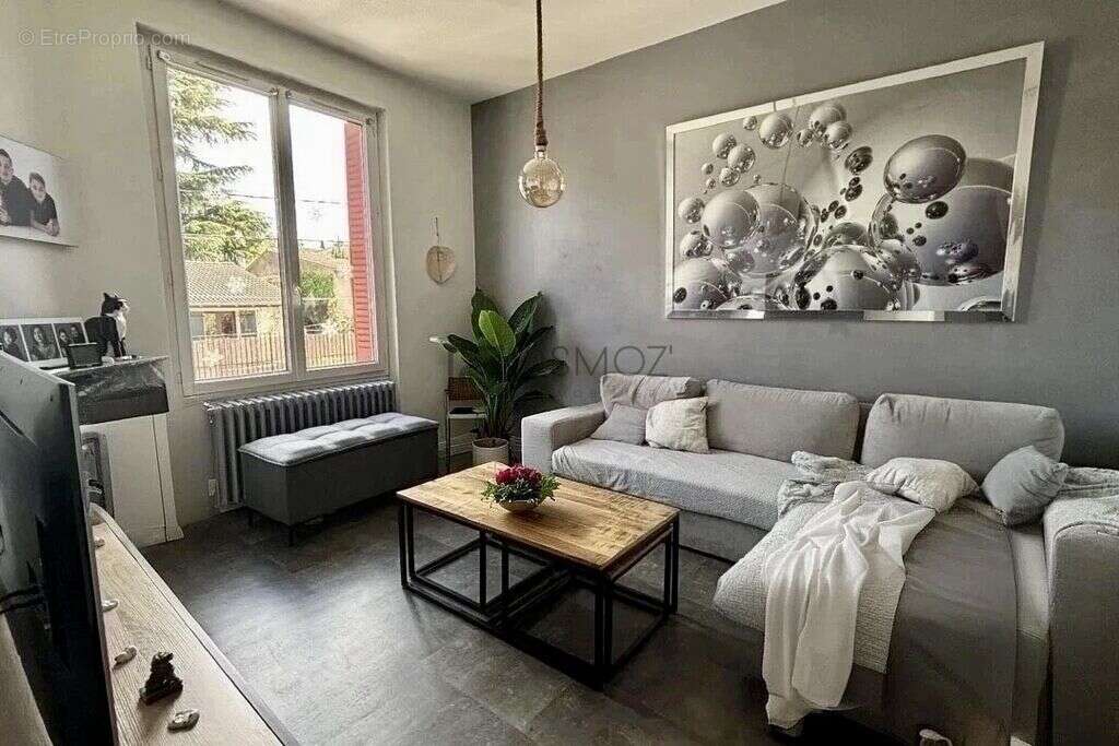 Maison avec jardin dans quartier recherché de Châteauvert -180 m - photo 2