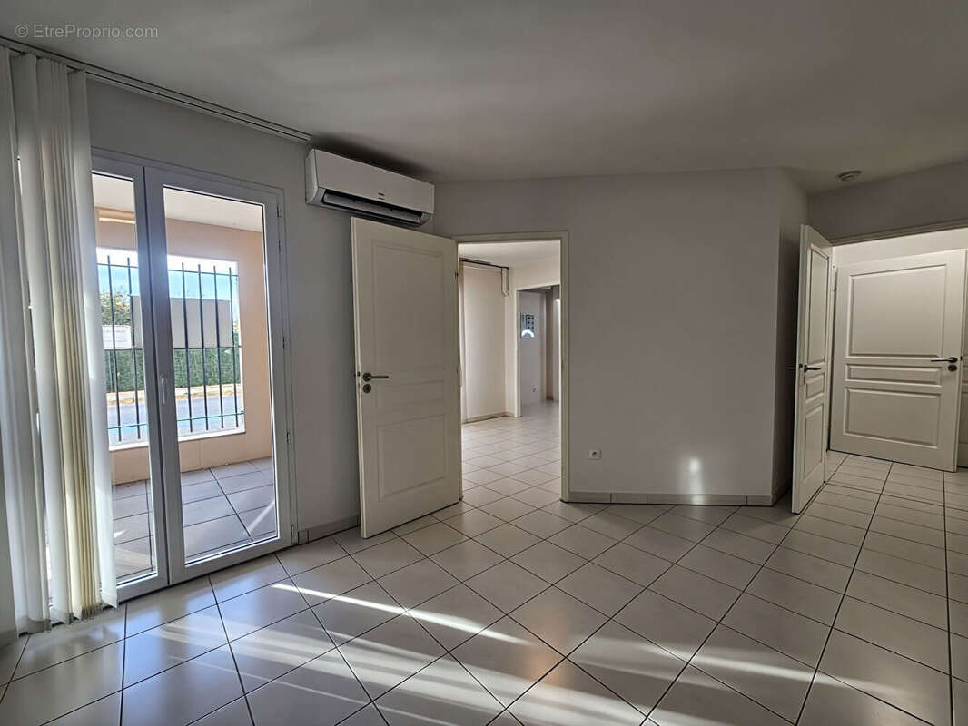 Appartement à ROQUEBRUNE-SUR-ARGENS