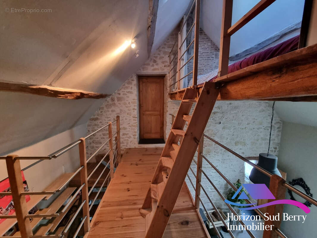 Mezzanine - Maison à THEVET-SAINT-JULIEN