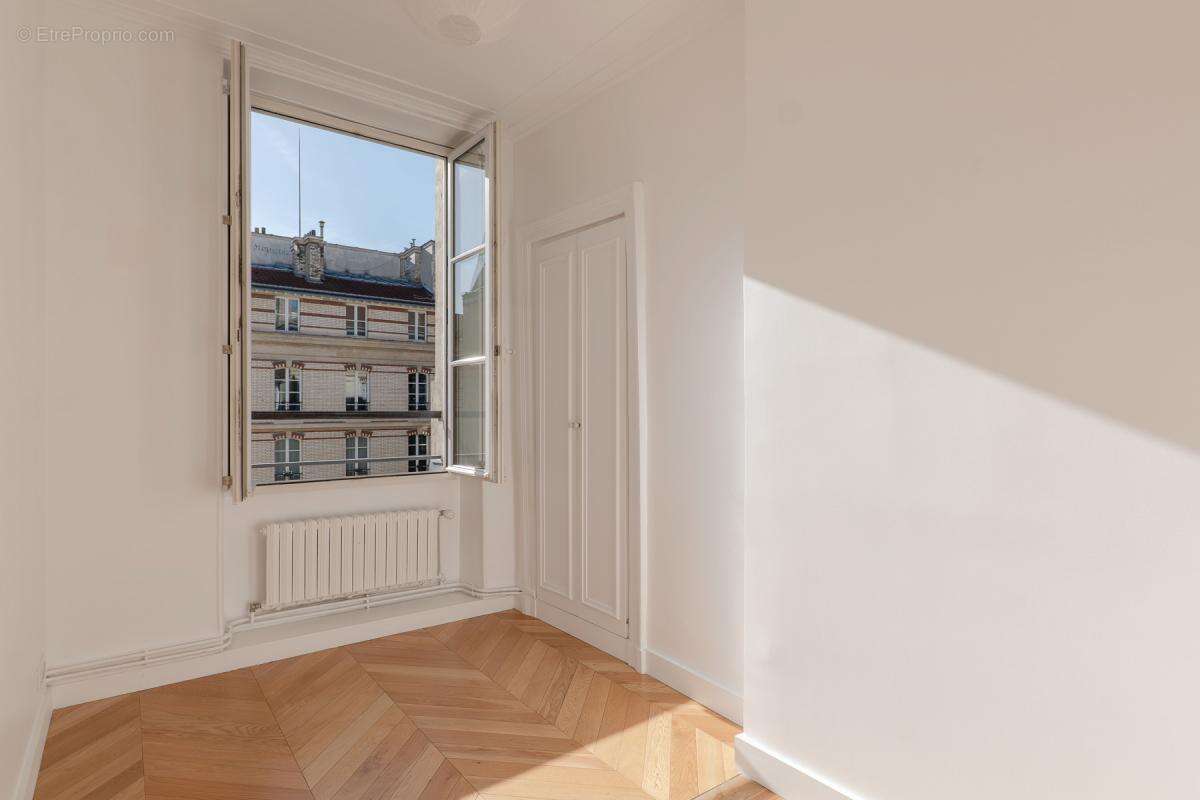 Appartement à PARIS-1E