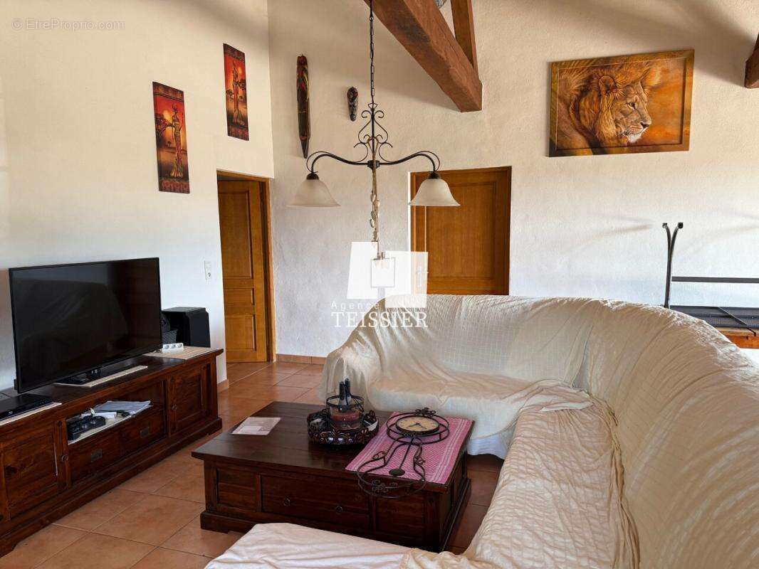 Maison à SAINT-PIERRE-SAINT-JEAN