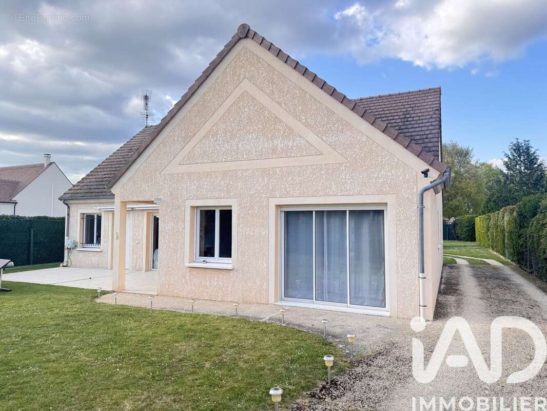 Maison 96 m² à Saint-Martin-En-Biere  - photo 2