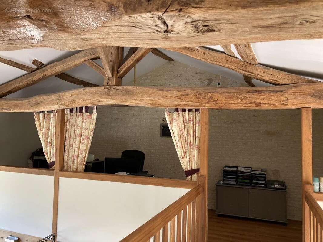 Jolie maison en pierre avec piscine au cœur du village - photo 9