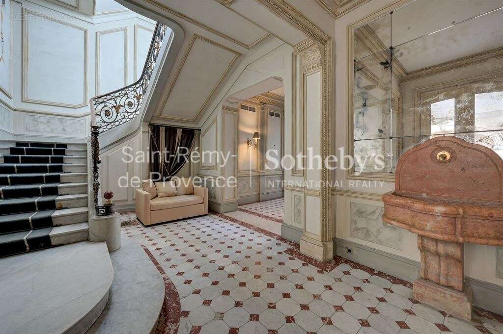 Exceptionnel hôtel Particulier du XIXè avec cour intérieure, au coeur du centre historique d'Avignon - photo 6