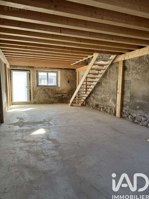 Maison 183 m² à Savigny  - photo 2