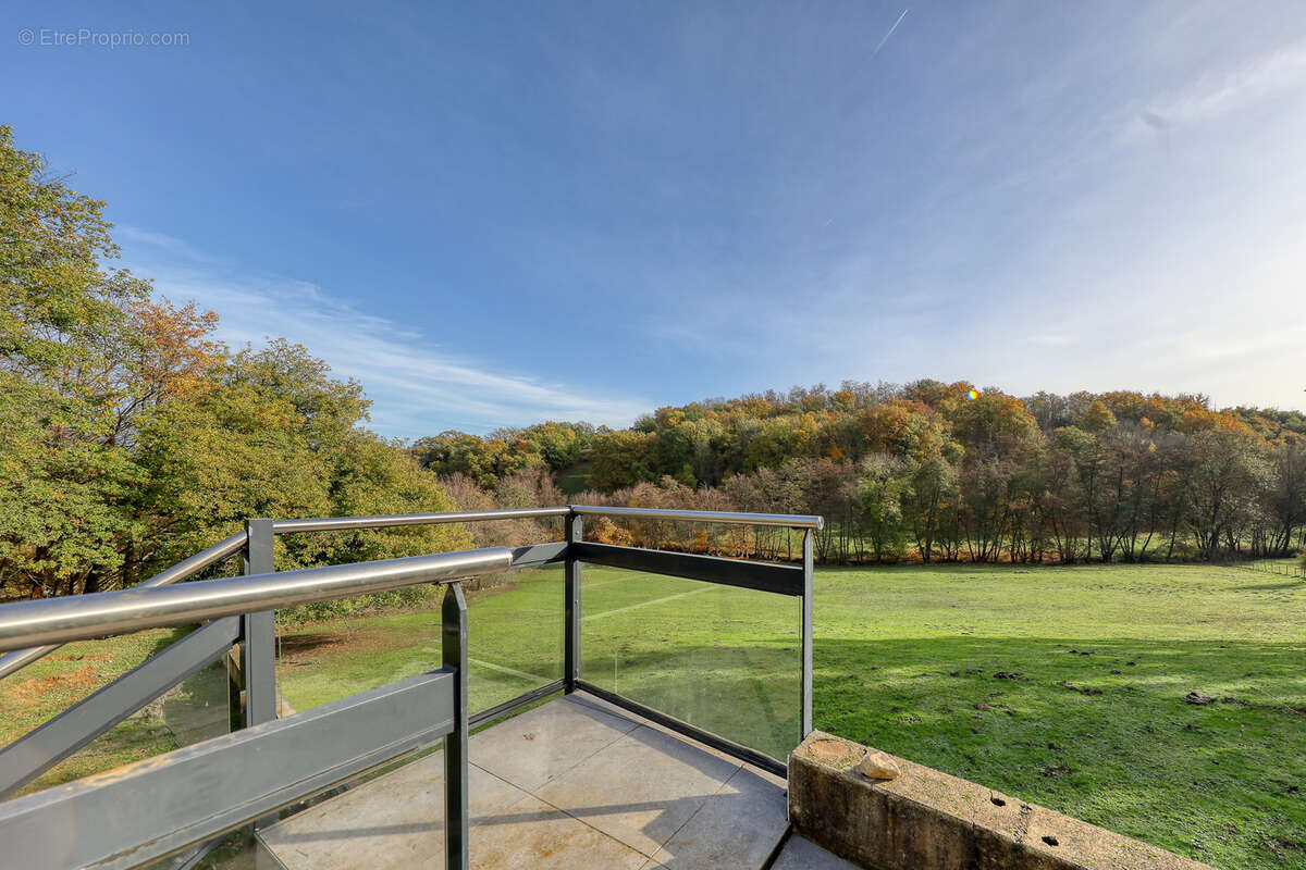 Maison à CIVRIEUX-D&#039;AZERGUES