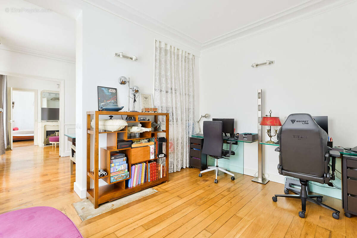 Appartement à PARIS-7E