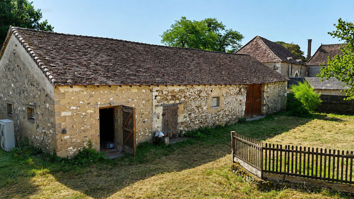 Ensemble immobilier avec dépendances sur plus de 12 000 m2 - photo 15
