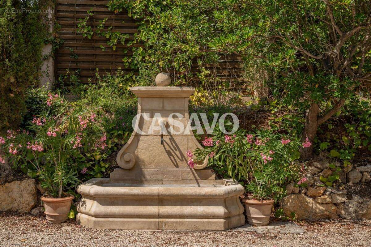 Vente Villa 8 pièces de 272m² - 13100 Saint-Marc-Jaumegarde - photo 3