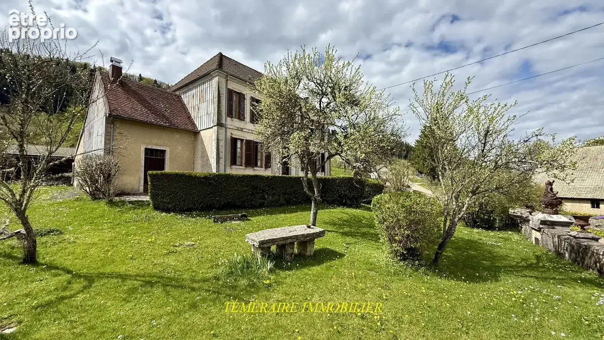10 min de Champagnole - Les Nans - Situé au centre du village, ancien Presbytère des années 1800 - photo 2