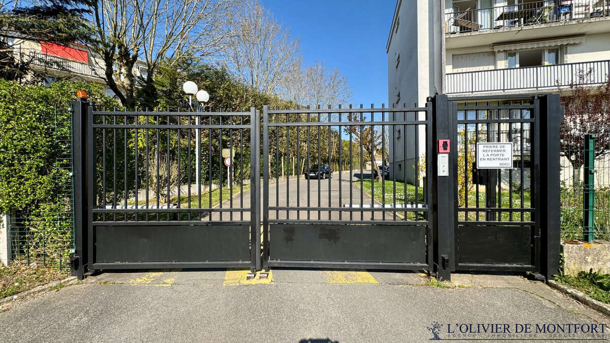 Appartement à NEAUPHLE-LE-CHATEAU