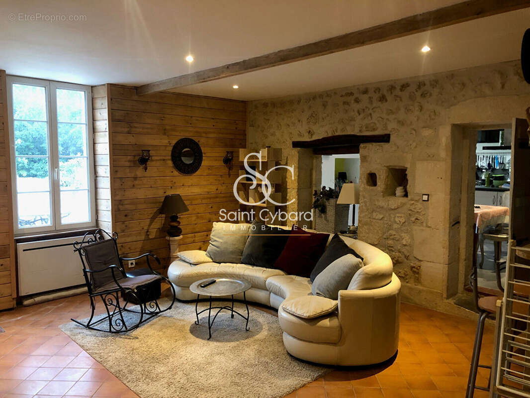 Maison à ROULLET-SAINT-ESTEPHE