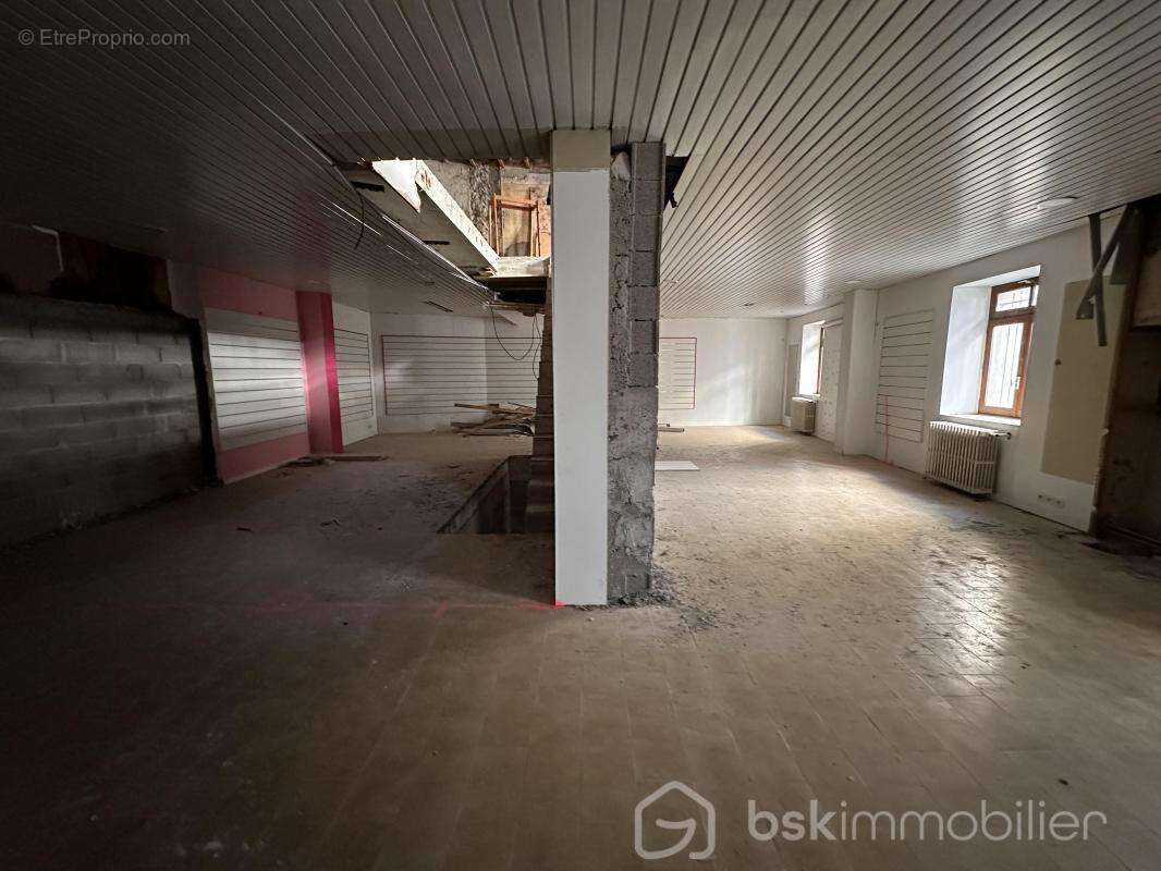 ROMANS SUR ISERE - Immeuble 200 m² + garage de 100 m² - photo 3