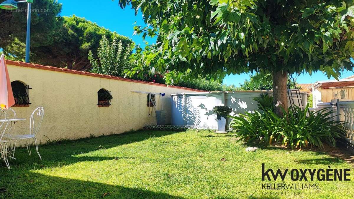 Maison à SAINT-LAURENT-DE-LA-SALANQUE